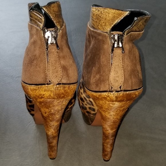 RARE New In Box Alaia 6.5 inch Platform heel ankle boots - Picture 2 of 16